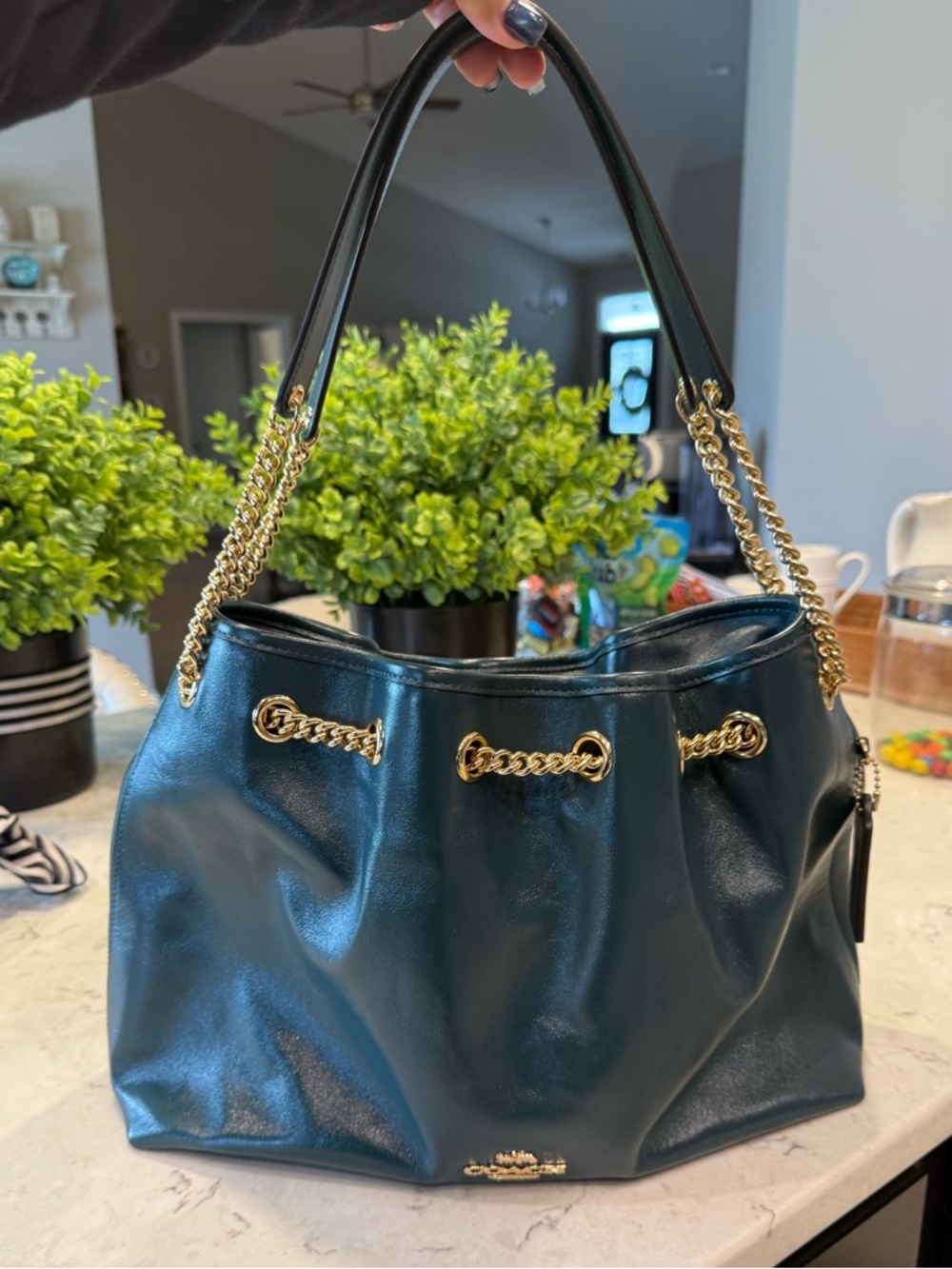 Coach Evelyn Shoulder bag in shiny smooth leather